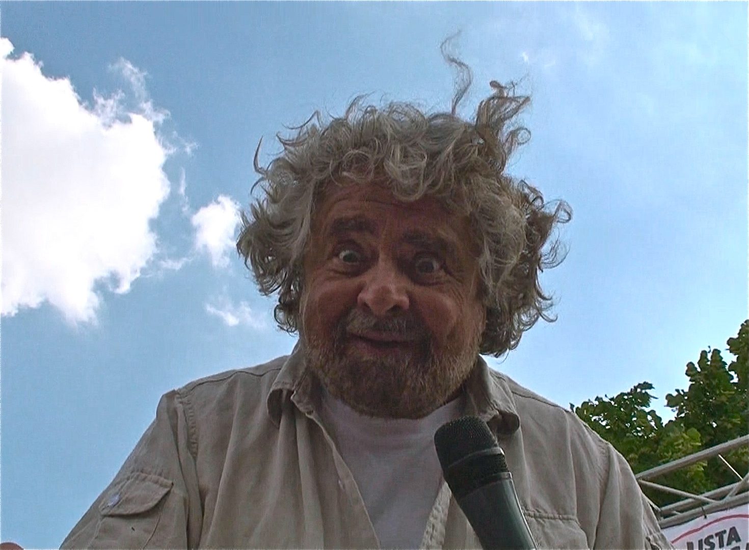 Beppe Grillo si scrolla di dosso l'ombra del Pdl. ...